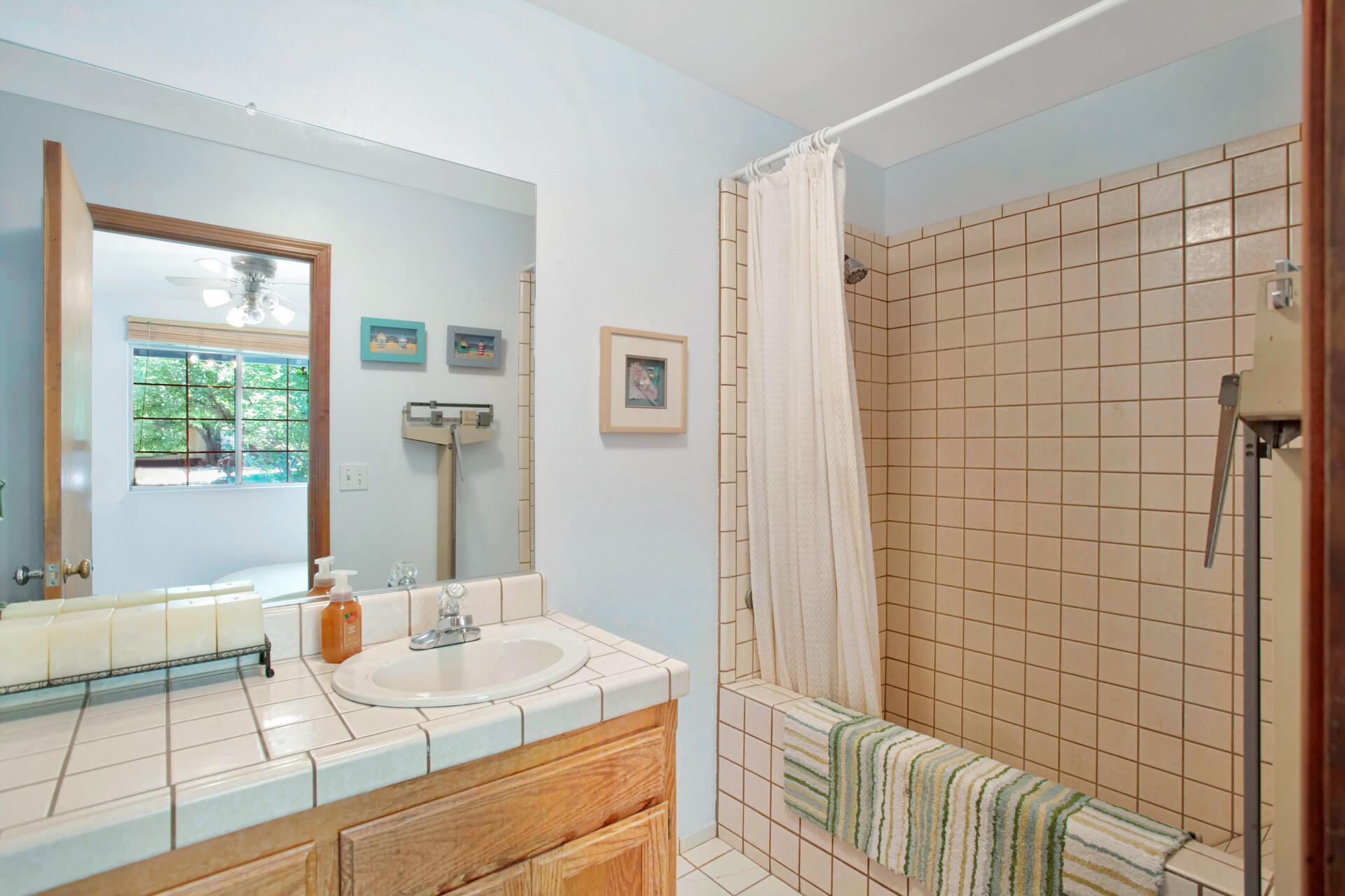 22712 Rovern Ranch Road Palo Cedro, CA 96073 - Photo 22 of 50 Guest House - Bathroom