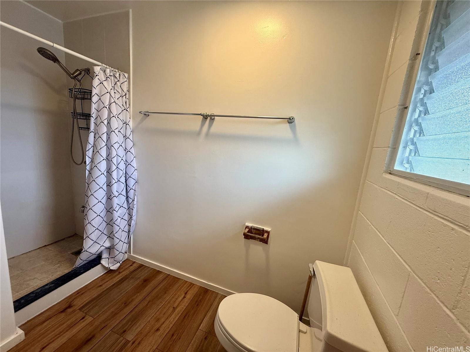 2826 Booth Road, Unit UPPR Honolulu, HI 96813 - Photo 9 of 20 Bathroom 2 (ensuite)
