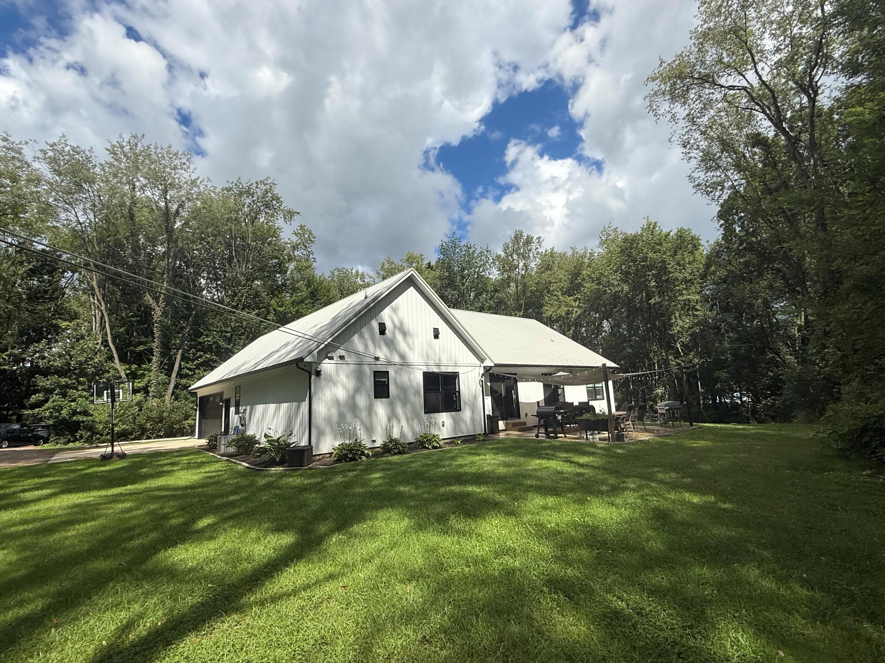323 South Wattles Road Battle Creek, MI 49014 - Photo 5 of 48 Exterior 3