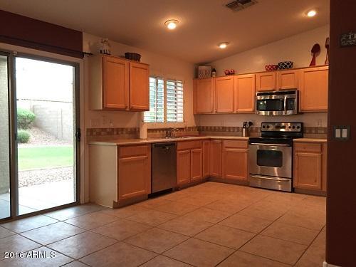 1727 East Harwell Road Phoenix, AZ 85042 - Photo 3 of 20 IMG_0142