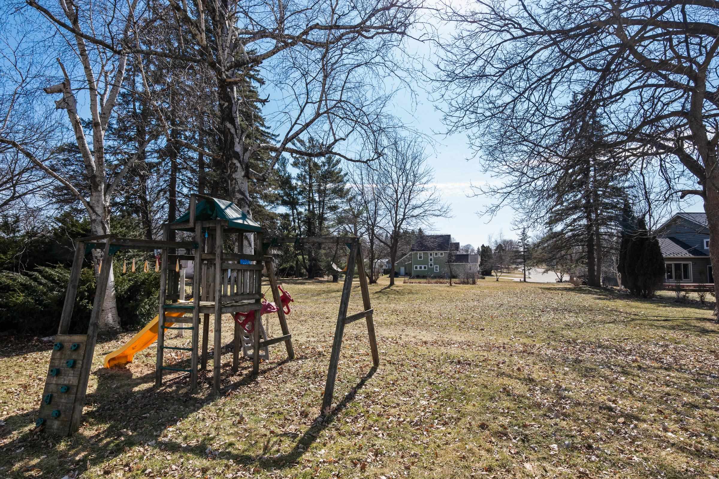 425 Howard Street Ripon, WI 54971 - Photo 11 of 54