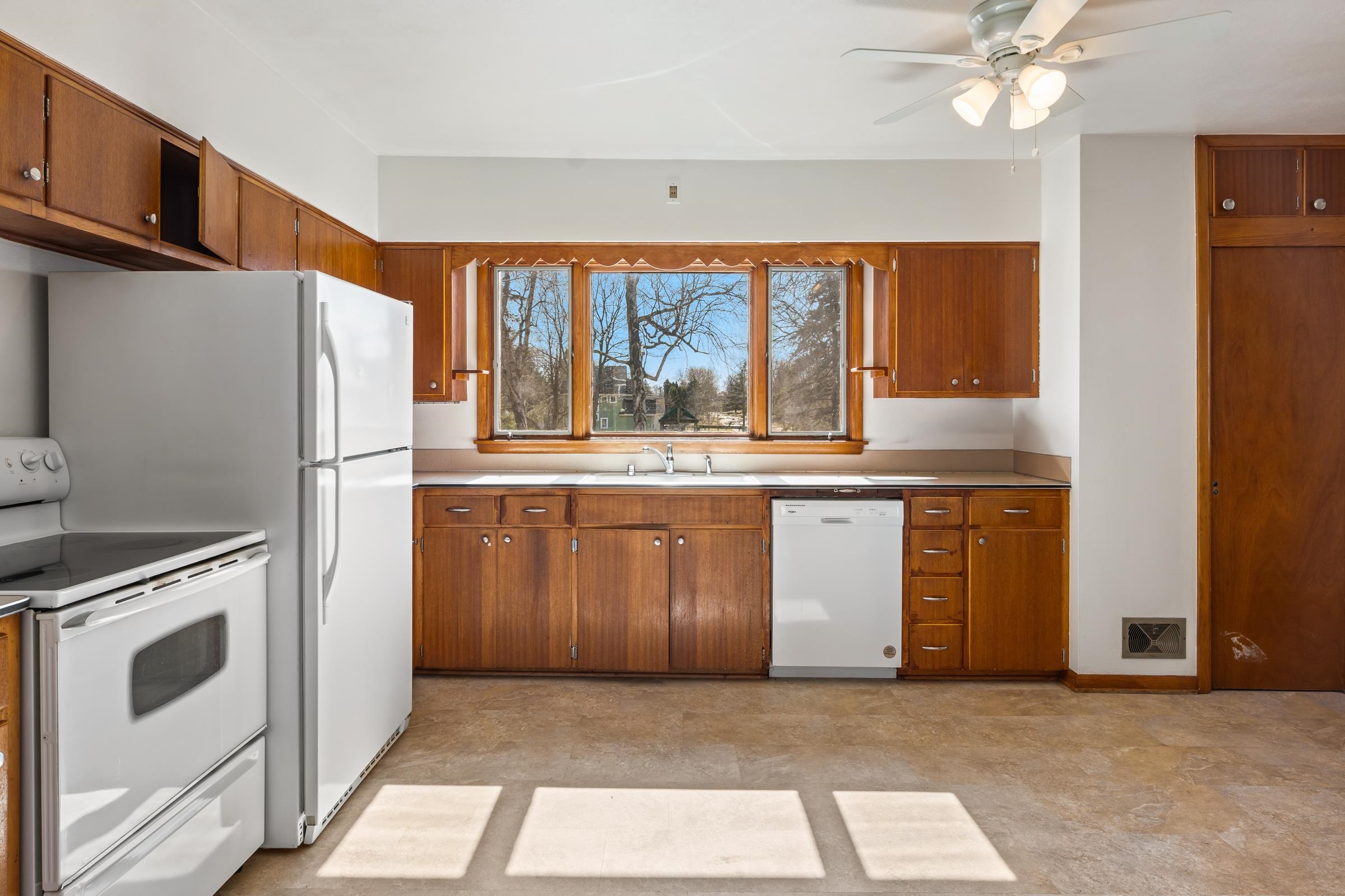 425 Howard Street Ripon, WI 54971 - Photo 19 of 54