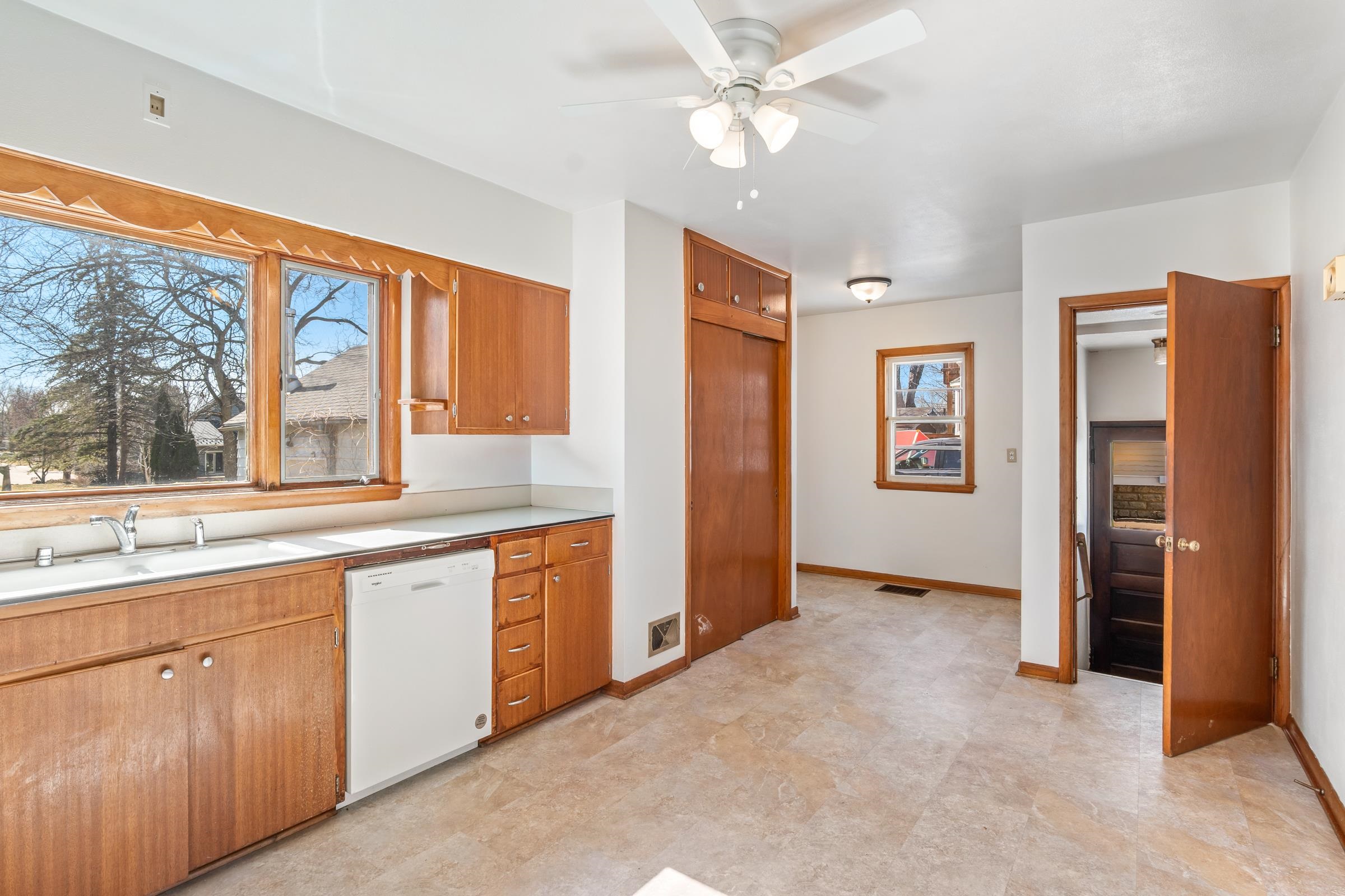 425 Howard Street Ripon, WI 54971 - Photo 22 of 54