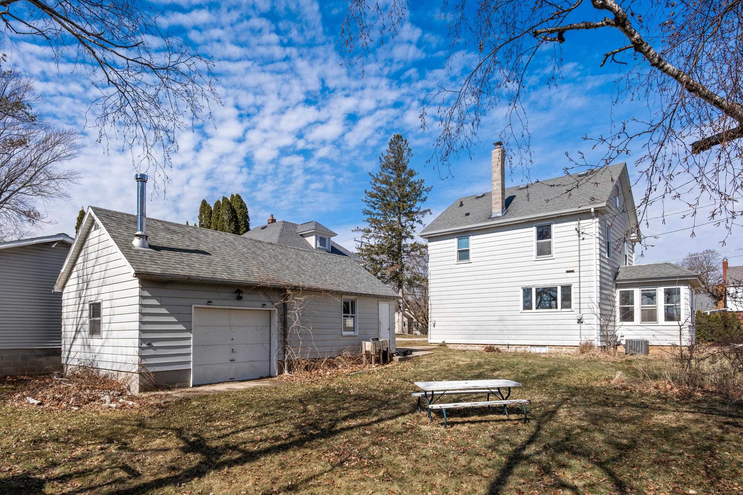 425 Howard Street Ripon, WI 54971 - Photo 10 of 54