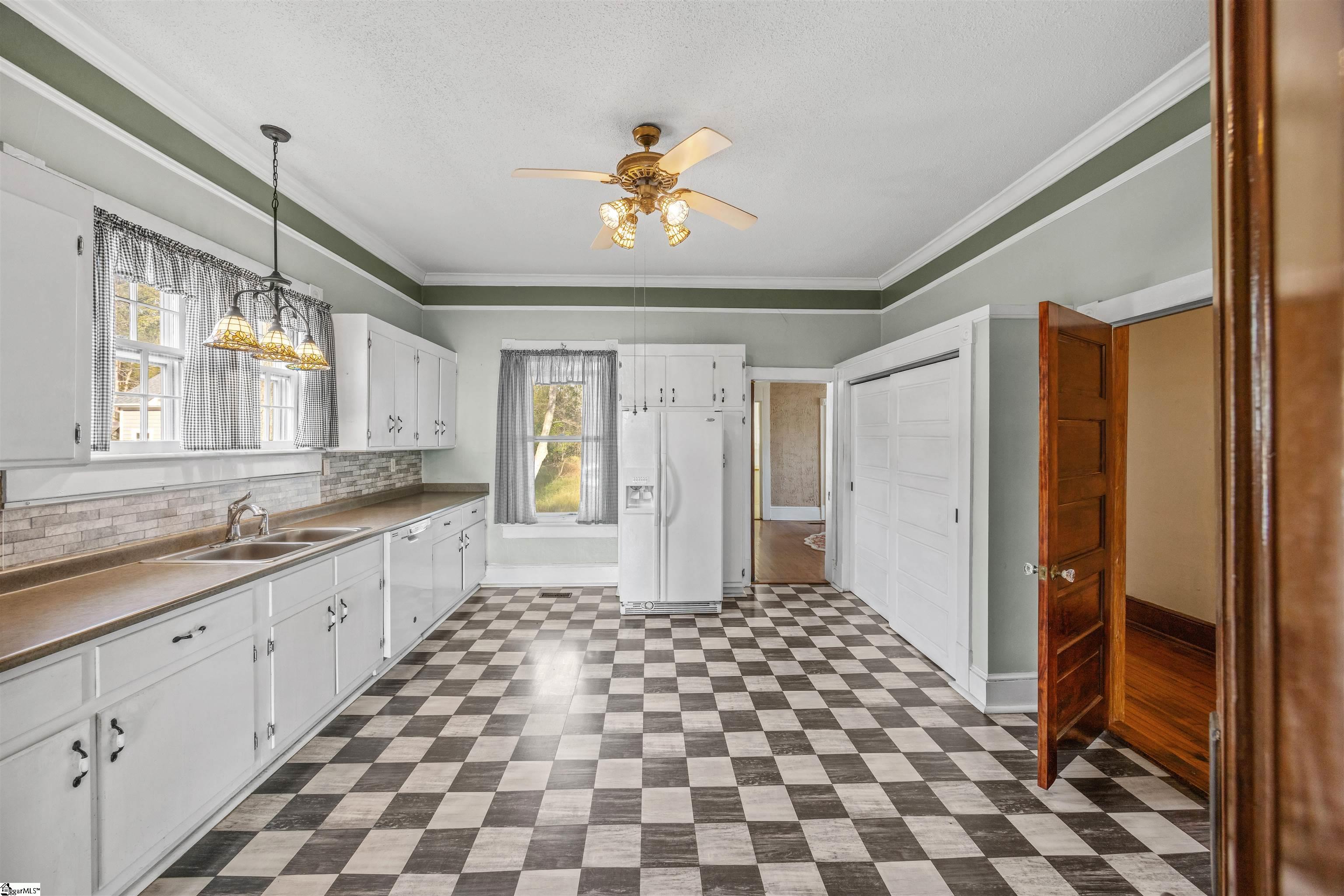 406 North Main Street Fountain Inn, SC 29644 - Photo 15 of 50 Gallery Image 15