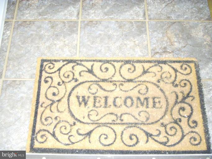 923 Coleridge Road Baltimore, MD 21229 - Photo 2 of 15 Entrance / Foyer