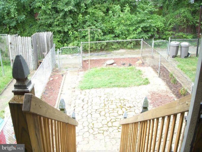 923 Coleridge Road Baltimore, MD 21229 - Photo 11 of 15 Back yard