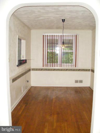 923 Coleridge Road Baltimore, MD 21229 - Photo 4 of 15 Dining Room