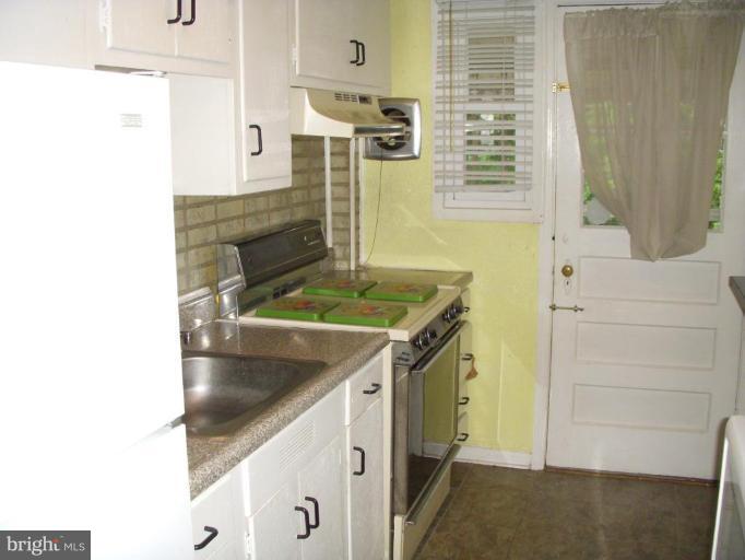 923 Coleridge Road Baltimore, MD 21229 - Photo 7 of 15 Kitchen #2