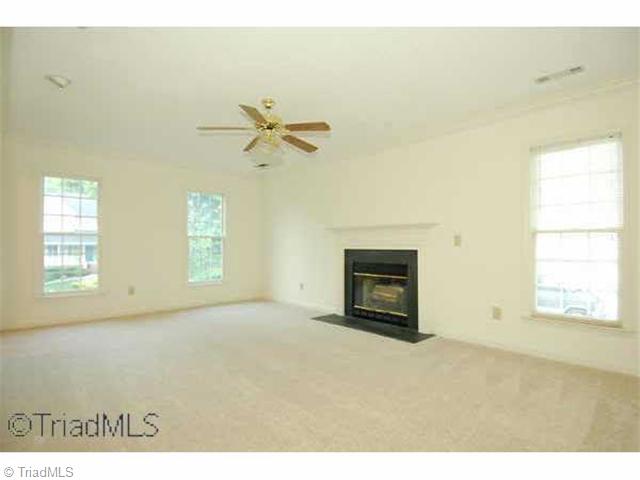 170 Stonburg Road Clemmons, NC 27012 - Photo 3 of 11 Living Room.