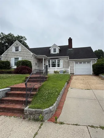 $6,000 | 30 Highland Place, Great Neck, NY 11020
