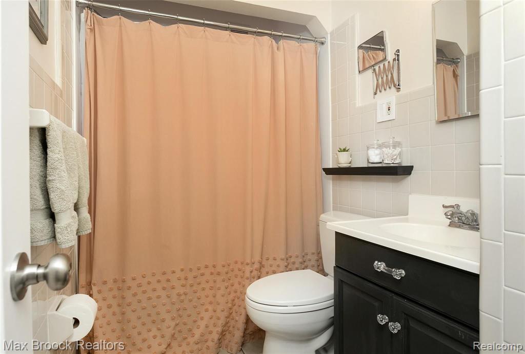 2817 Rochester Road Royal Oak, MI 48073 - Photo 7 of 13