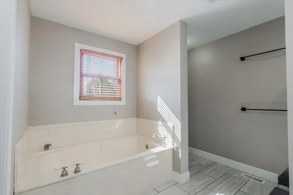 $399,000 | 1388 East 2950 North Road, Mansfield, IL 61854