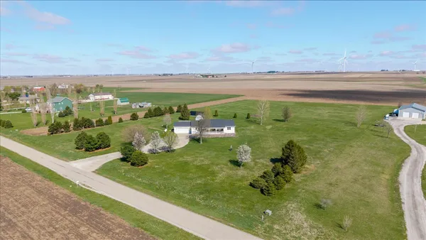 $399,000 | 1388 East 2950 North Road, Mansfield, IL 61854