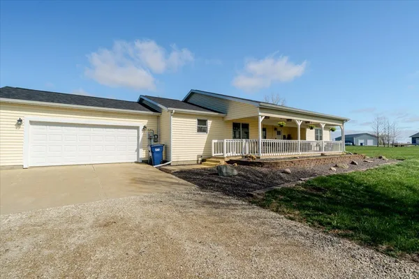 $399,000 | 1388 East 2950 North Road, Mansfield, IL 61854