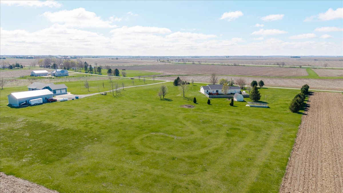 1388 East 2950 North Road Mansfield, IL 61854 - Photo 32 of 43 an aerial view of a golf course with swimming pool