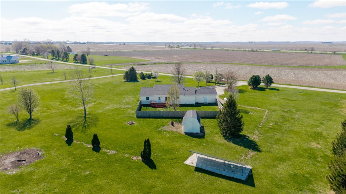 1388 East 2950 North Road Mansfield, IL 61854 - Photo 36 of 43 a view of a swimming pool with a lake
