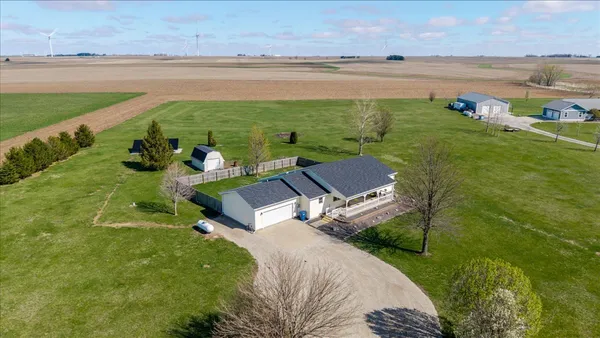 $399,000 | 1388 East 2950 North Road, Mansfield, IL 61854