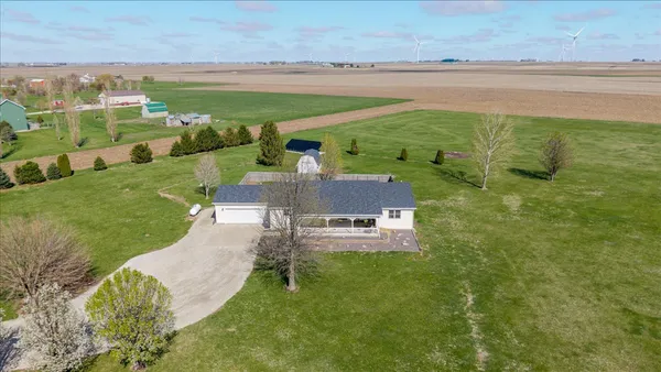 $399,000 | 1388 East 2950 North Road, Mansfield, IL 61854