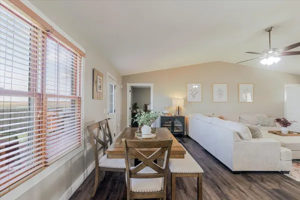 $399,000 | 1388 East 2950 North Road, Mansfield, IL 61854