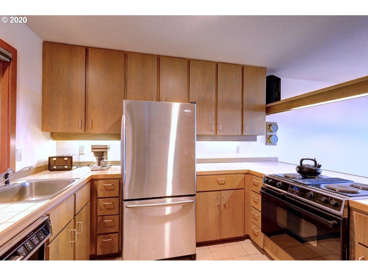 403 Breakers Point, Unit 403 Cannon Beach, OR 97110 - Photo 13 of 32