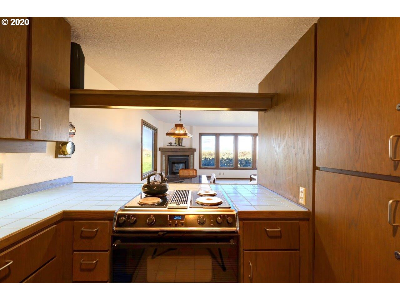 403 Breakers Point, Unit 403 Cannon Beach, OR 97110 - Photo 15 of 32