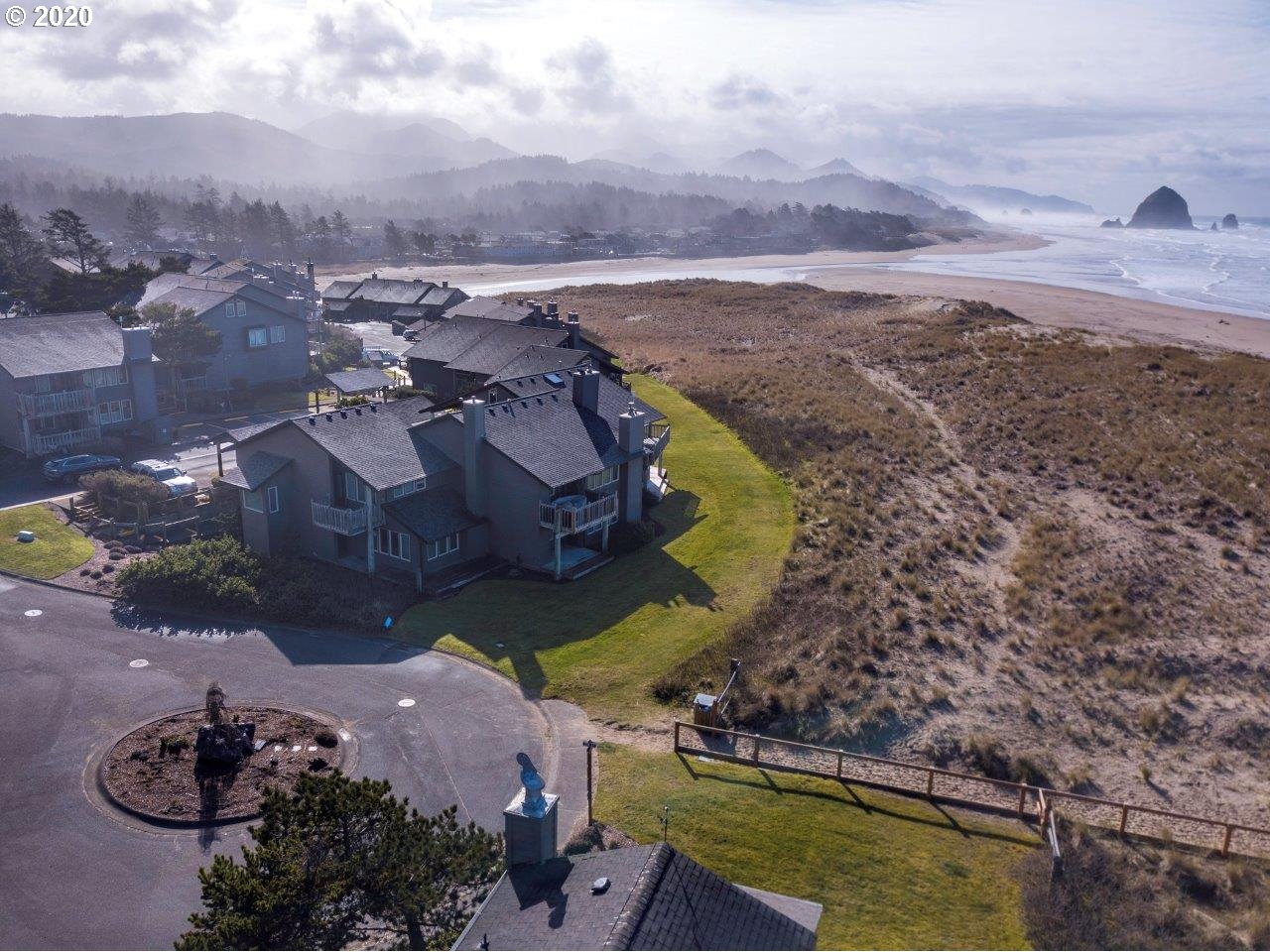 403 Breakers Point, Unit 403 Cannon Beach, OR 97110 - Photo 4 of 32