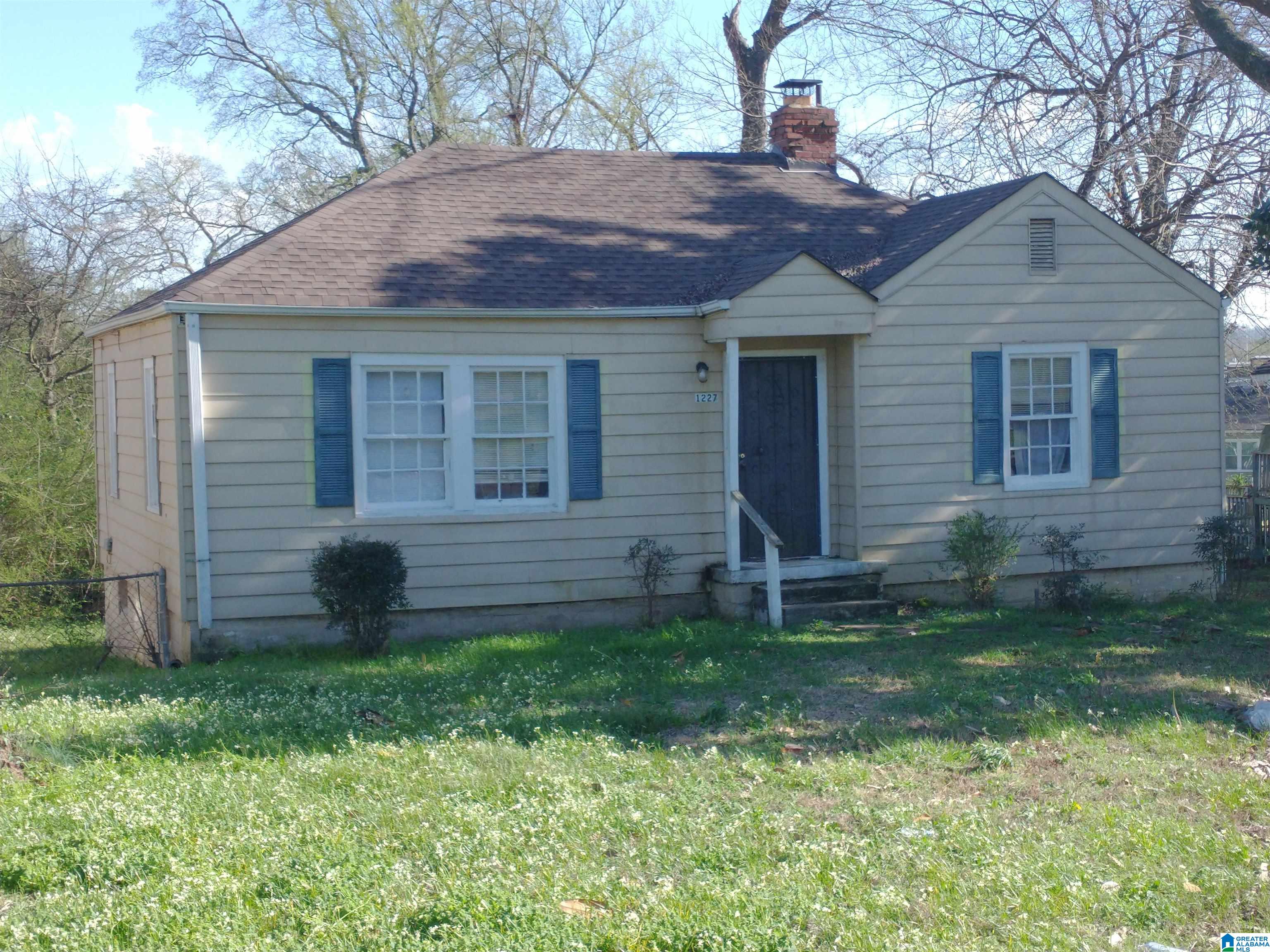 1227 Pineview Road Birmingham, AL 35228 - Photo 1 of 3