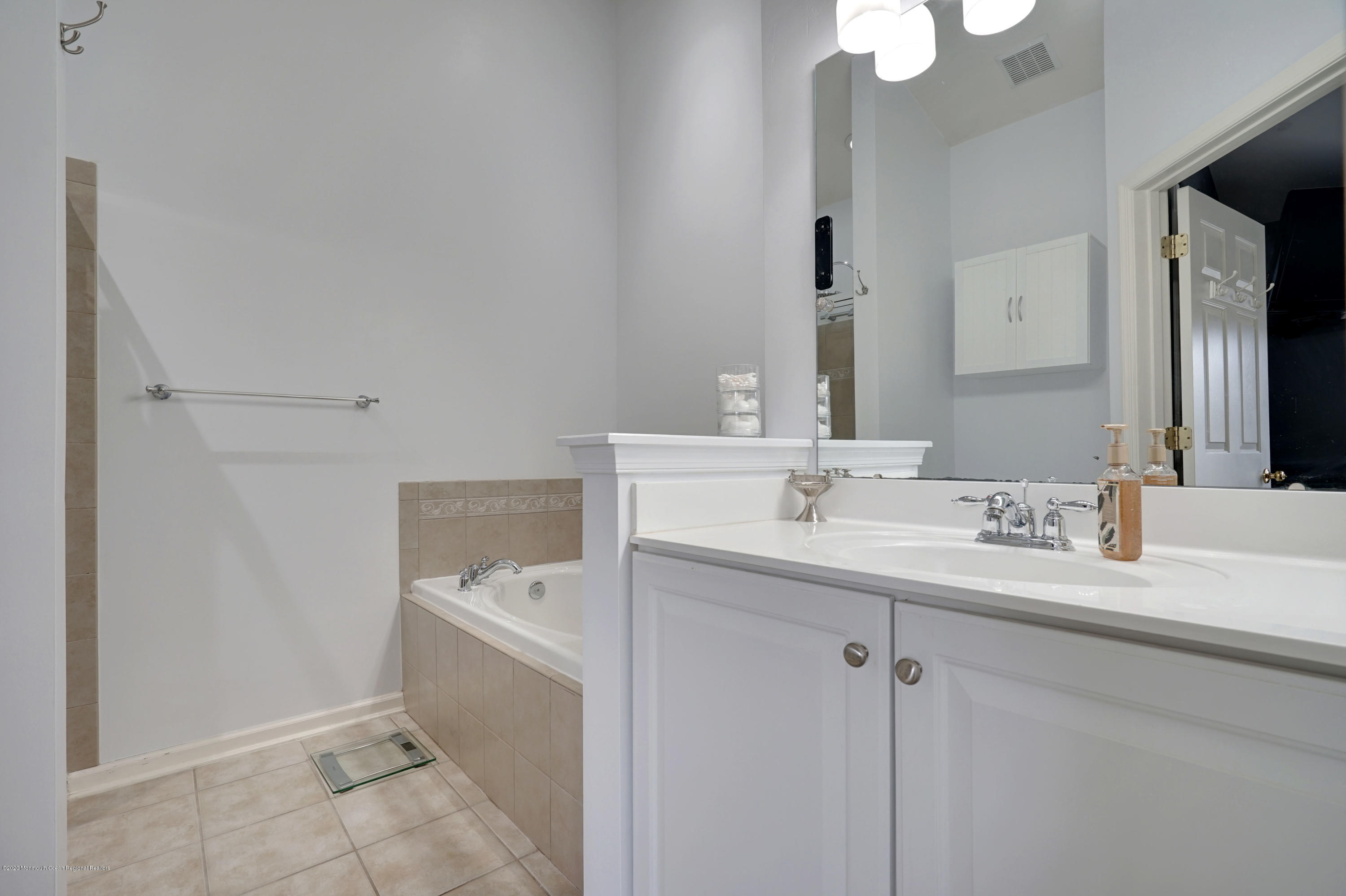 60 Saxton Road, Unit 87 Farmingdale, NJ 07727 - Photo 21 of 38 a bathroom with a sink and a mirror