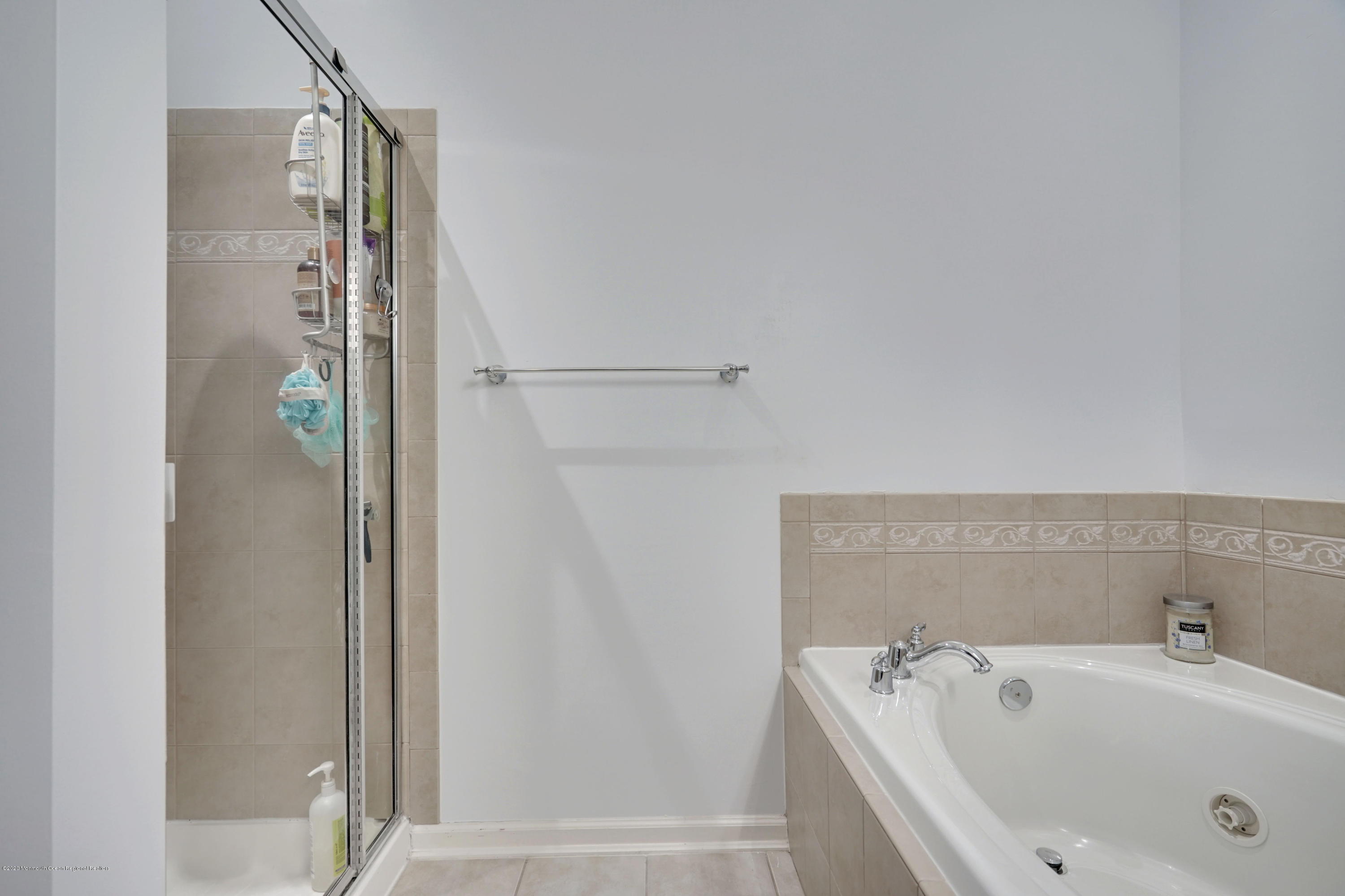 60 Saxton Road, Unit 87 Farmingdale, NJ 07727 - Photo 23 of 38 a bathroom with a tub and shower