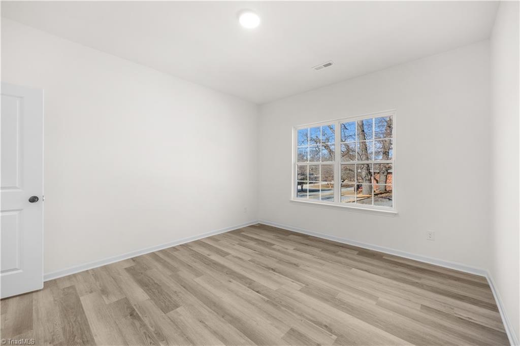 537 Flint Avenue High Point, NC 27260 - Photo 7 of 13 Gallery Image 7