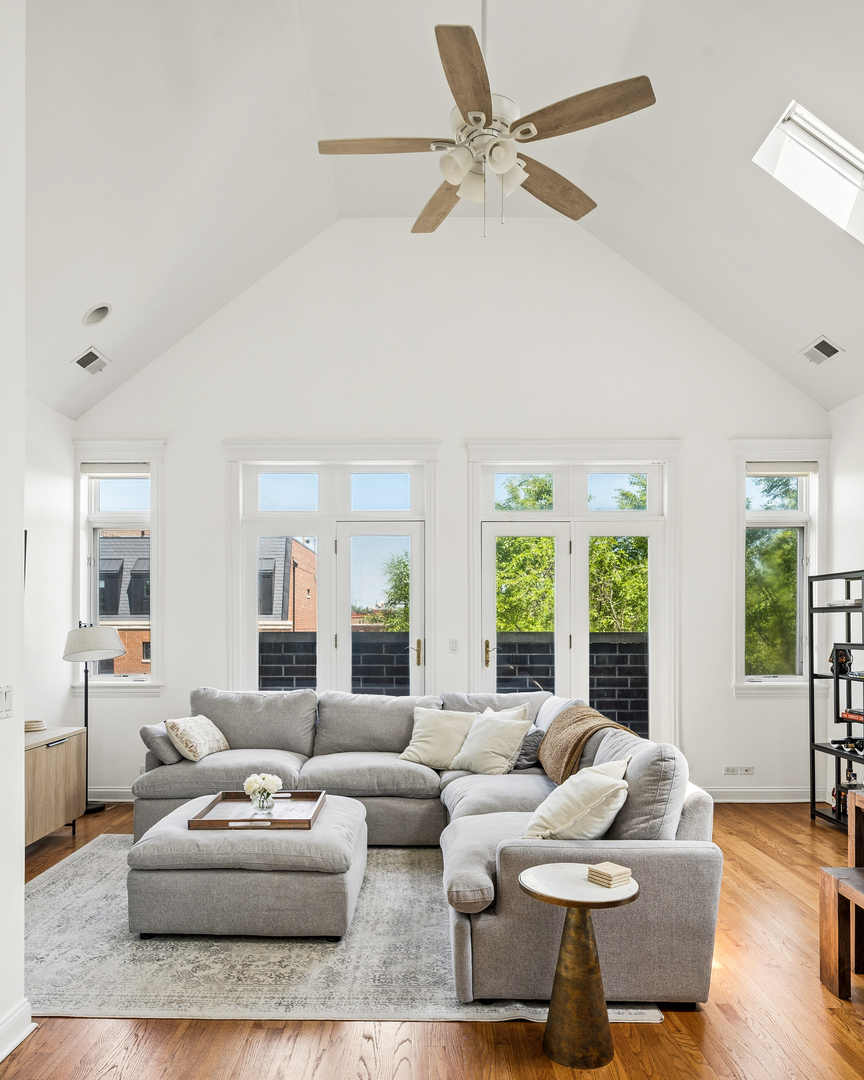 2001 West Addison Street, Unit 3E Chicago, IL 60618 - Photo 4 of 21