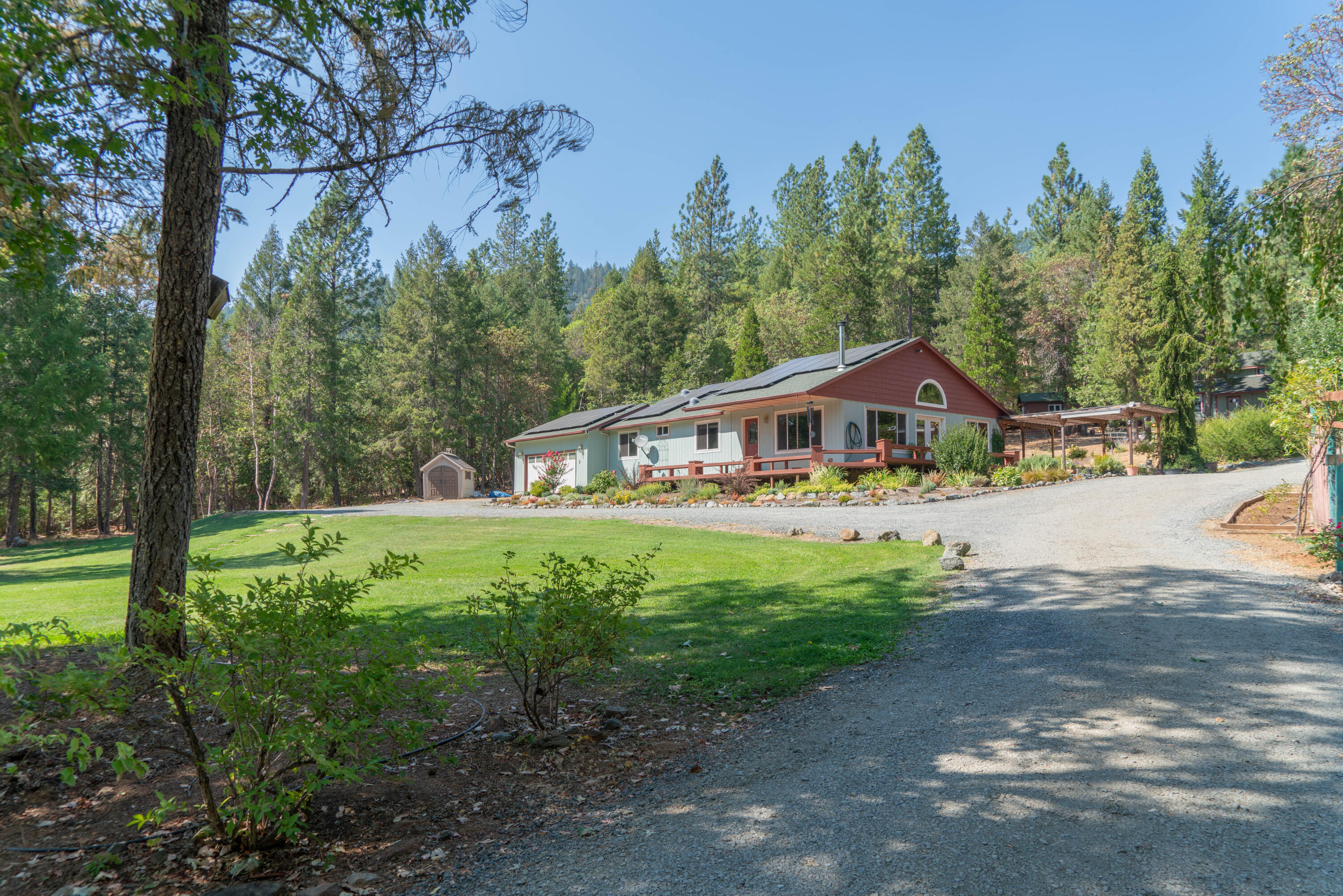 4179 Ditch Creek Road Rogue River, OR 97537 - Photo 2 of 50 Front of the house