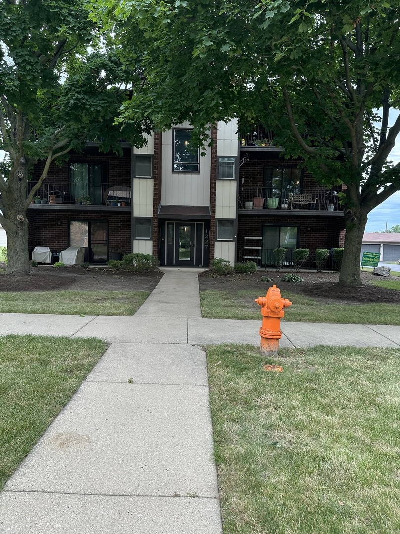 1227 Chalet Road, Unit 100 Naperville, IL 60563 - Photo 1 of 8 Gallery Image 1