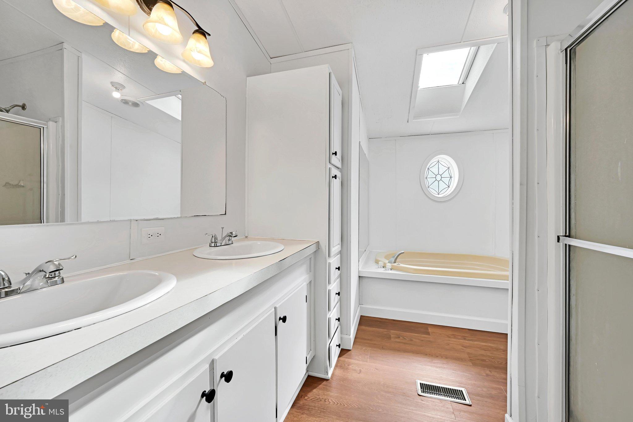 53 Leacock Road Paradise, PA 17562 - Photo 23 of 36 Primary Bathroom