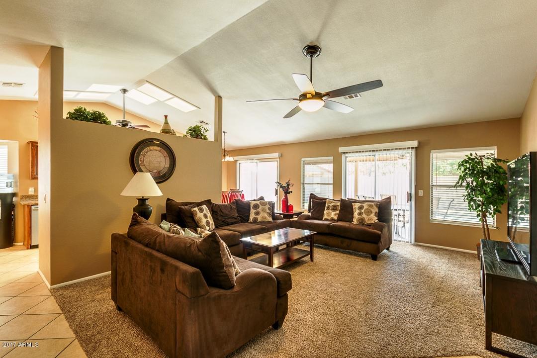726 South Riata Street Gilbert, AZ 85296 - Photo 5 of 42 05-Riata