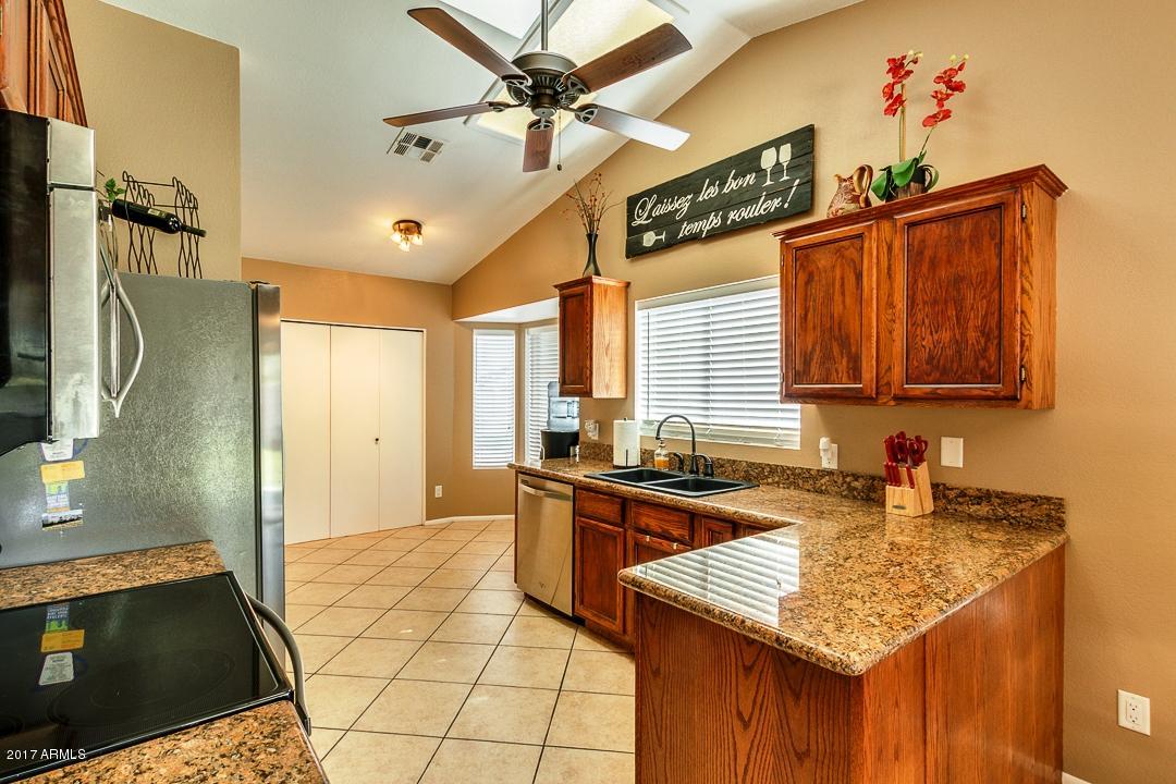726 South Riata Street Gilbert, AZ 85296 - Photo 9 of 42 09-Riata