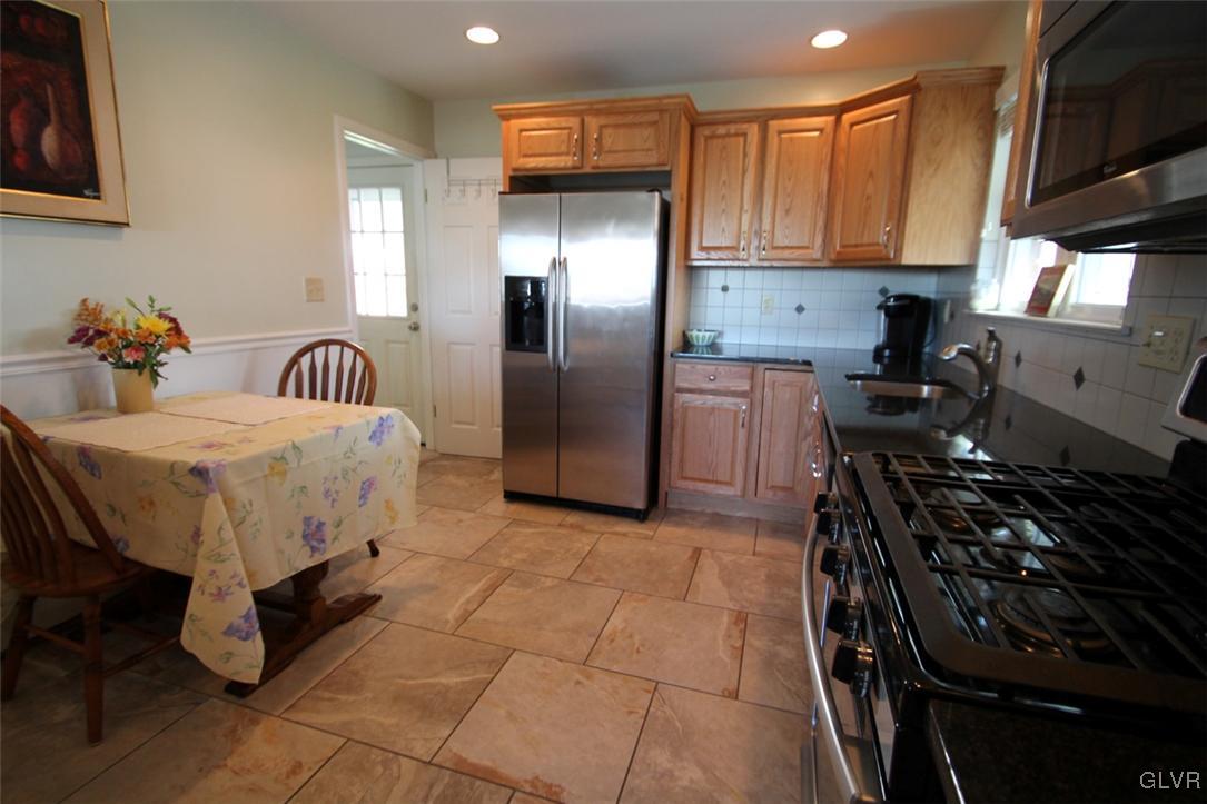 844 Elm Road Hellertown, PA 18055 - Photo 12 of 32 Gallery Image 12