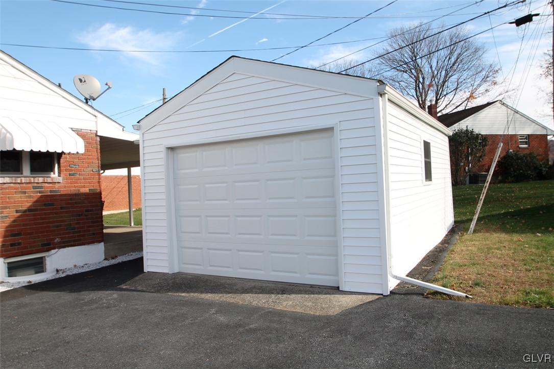 844 Elm Road Hellertown, PA 18055 - Photo 4 of 32 Gallery Image 4