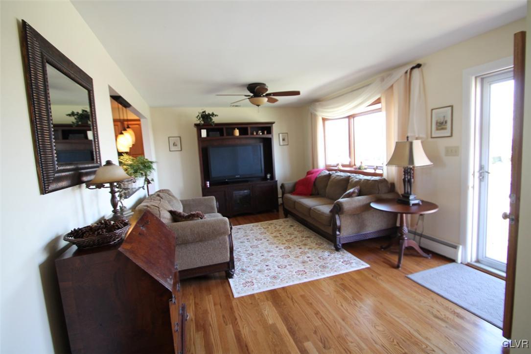 844 Elm Road Hellertown, PA 18055 - Photo 5 of 32 Gallery Image 5