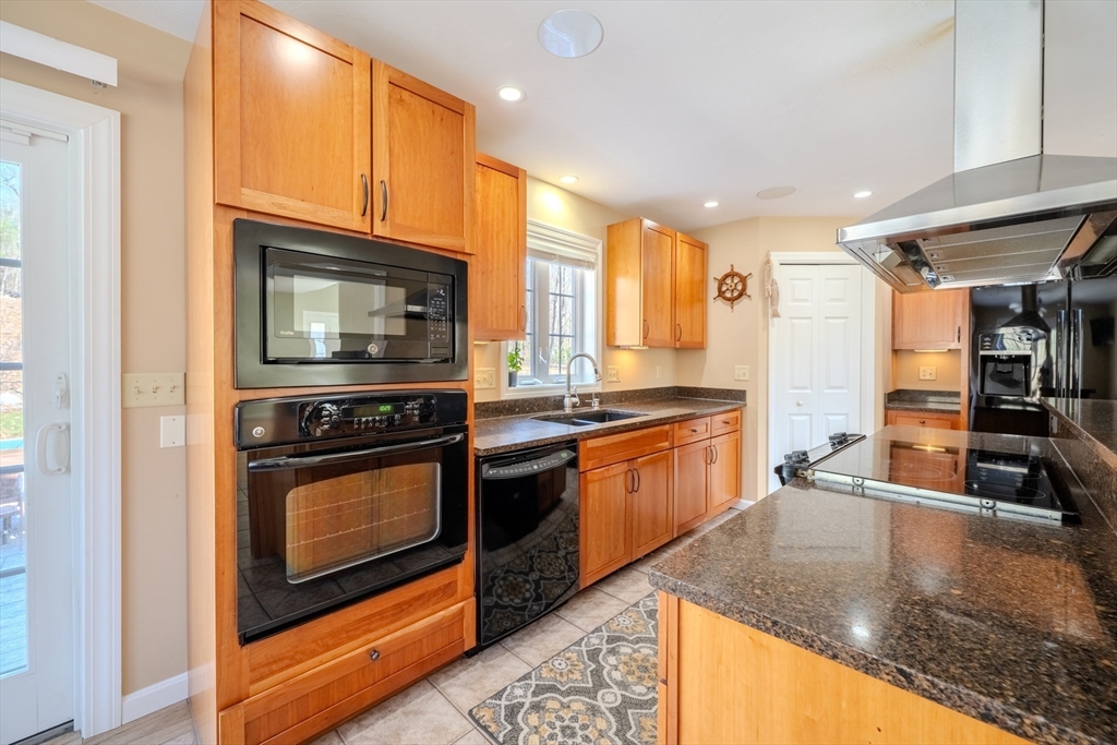 7 R Oxbow Road Oxford, MA 01537 - Photo 11 of 42