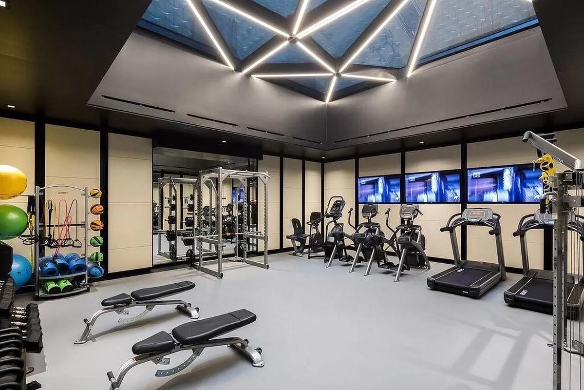 11 Beach Street, Unit THB Manhattan, NY 10013 - Photo 12 of 14 a room with gym equipment and mirror