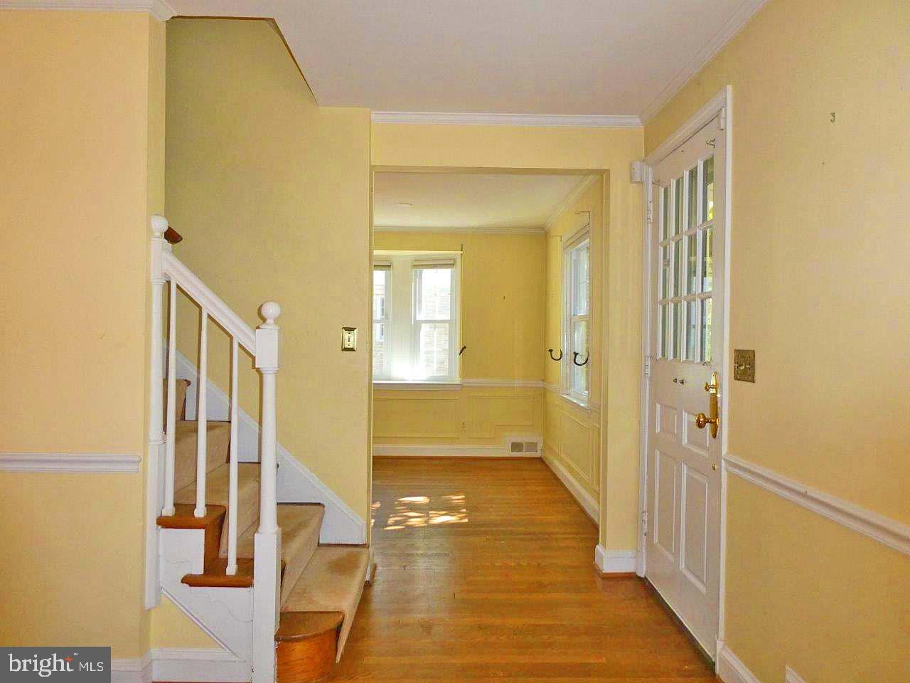 638 Yarmouth Road Towson, MD 21286 - Photo 5 of 23 Foyer