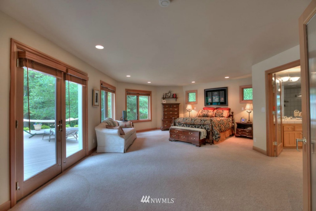 12375 Upper Preston Road Southeast Issaquah, WA 98027 - Photo 11 of 25