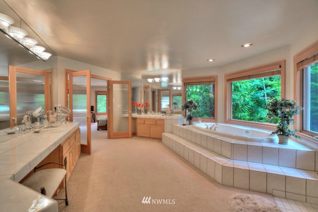 12375 Upper Preston Road Southeast Issaquah, WA 98027 - Photo 12 of 25