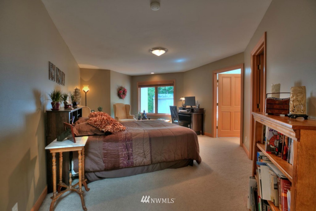12375 Upper Preston Road Southeast Issaquah, WA 98027 - Photo 15 of 25