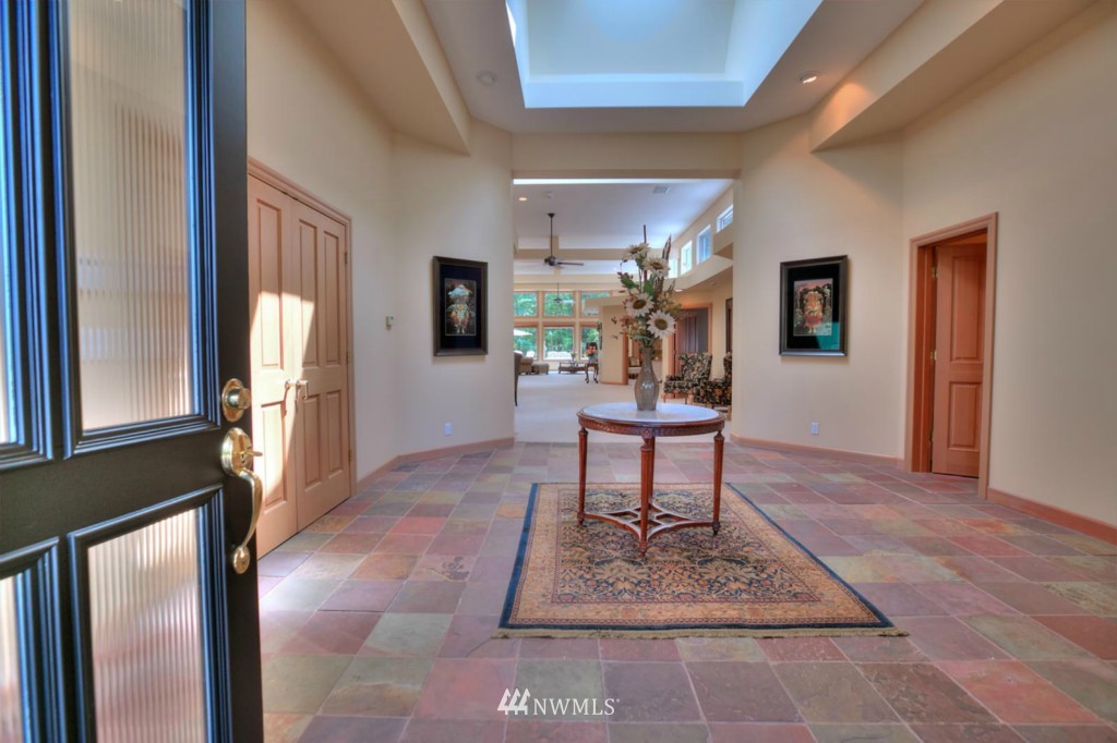 12375 Upper Preston Road Southeast Issaquah, WA 98027 - Photo 3 of 25