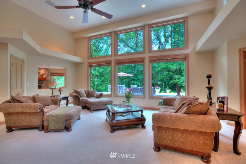 12375 Upper Preston Road Southeast Issaquah, WA 98027 - Photo 5 of 25