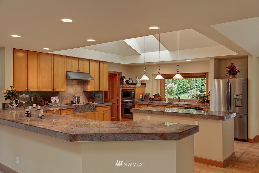 12375 Upper Preston Road Southeast Issaquah, WA 98027 - Photo 6 of 25