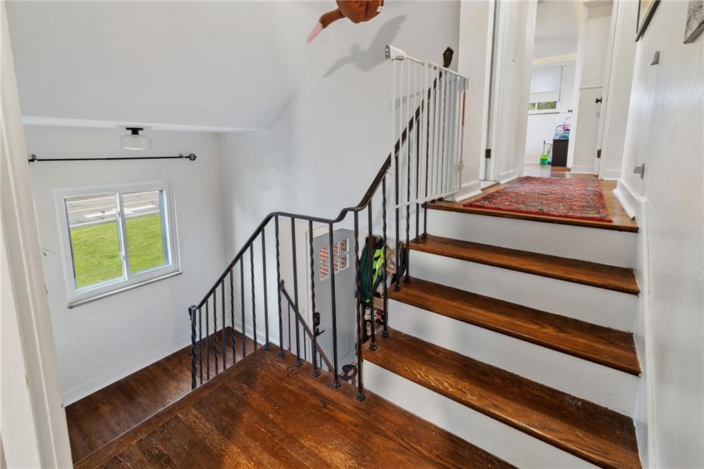1018 Forsythe Road Carnegie, PA 15106 - Photo 21 of 44 Stairwell